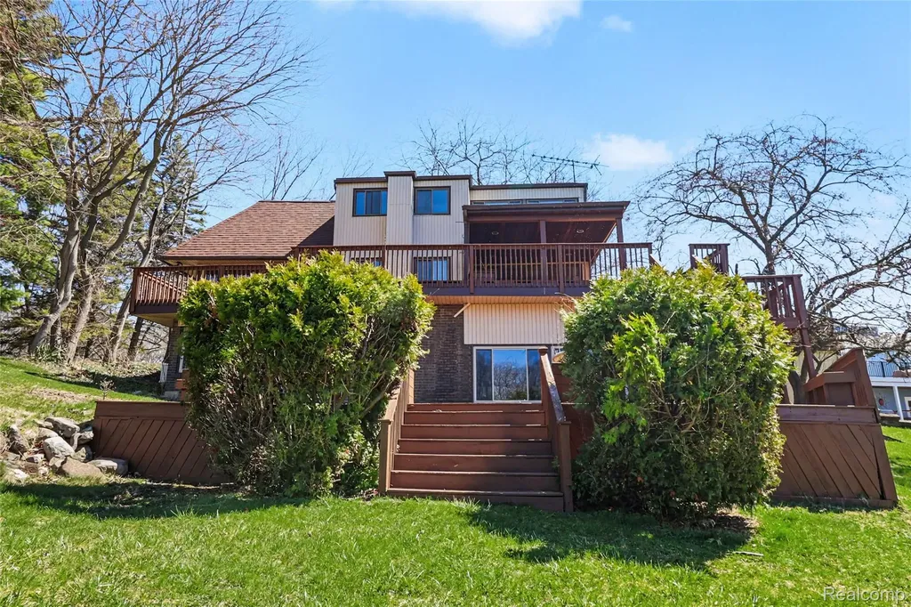 13490 Lakebrook Drive Tyrone Township MI 48430