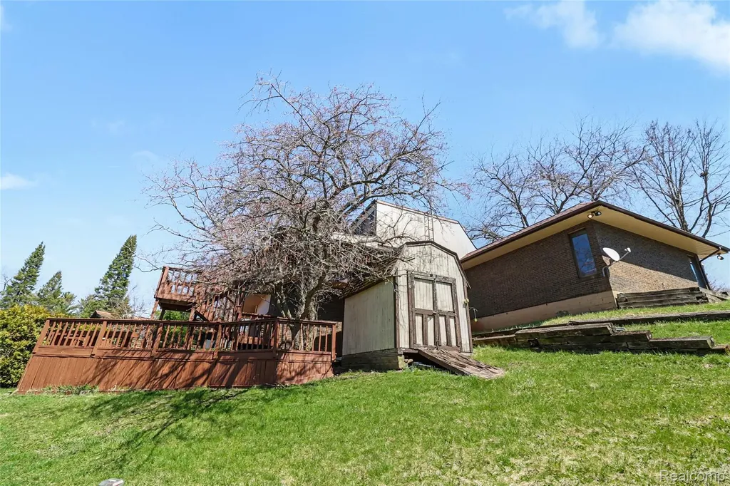 13490 Lakebrook Drive Tyrone Township MI 48430