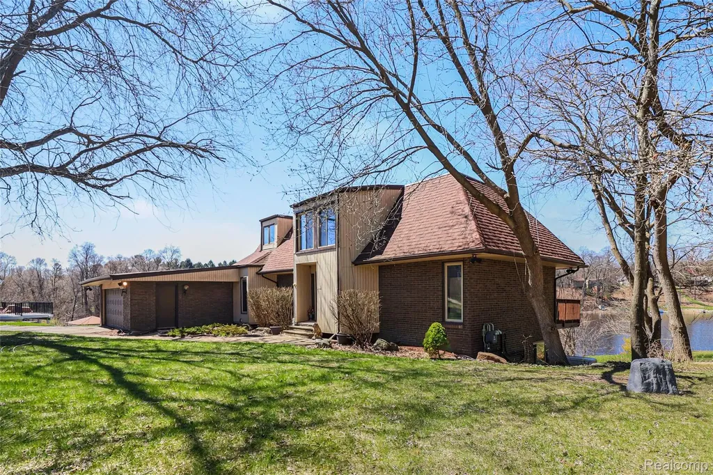13490 Lakebrook Drive Tyrone Township MI 48430