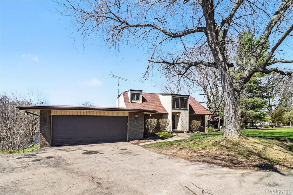 13490 Lakebrook Drive Tyrone Township MI 48430