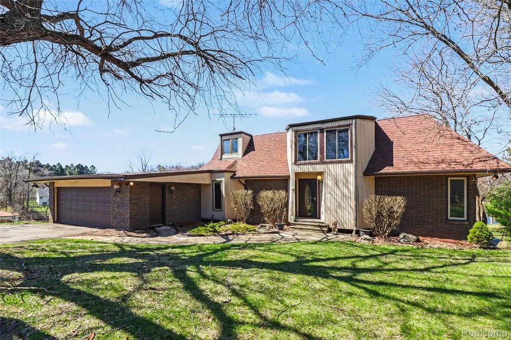 13490 Lakebrook Drive Tyrone Township MI 48430