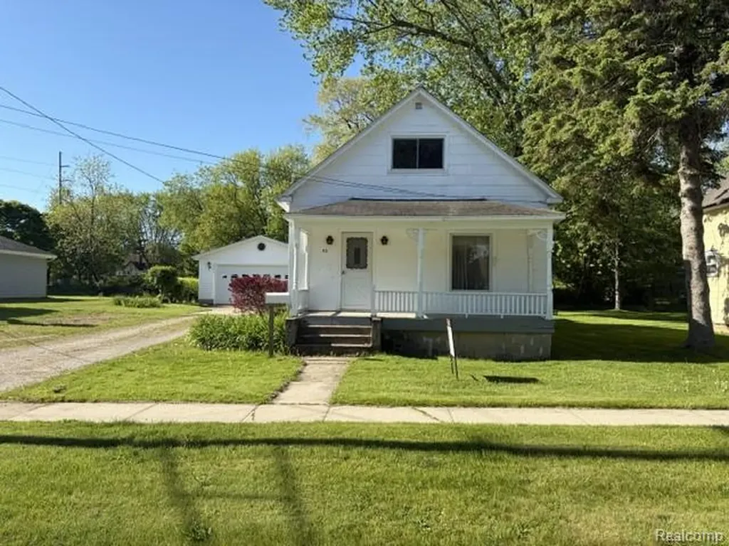 52 Carrington Street Harbor Beach City MI 48441