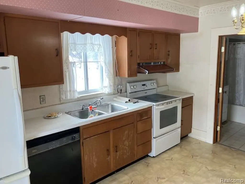 52 Carrington Street Harbor Beach City MI 48441