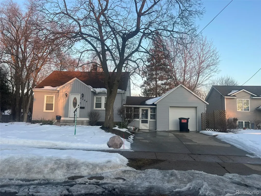 2064 Wyoming Avenue SW Wyoming City MI 49519