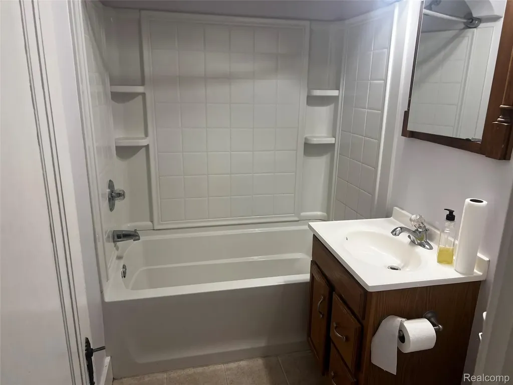 2064 Wyoming Avenue SW Wyoming City MI 49519