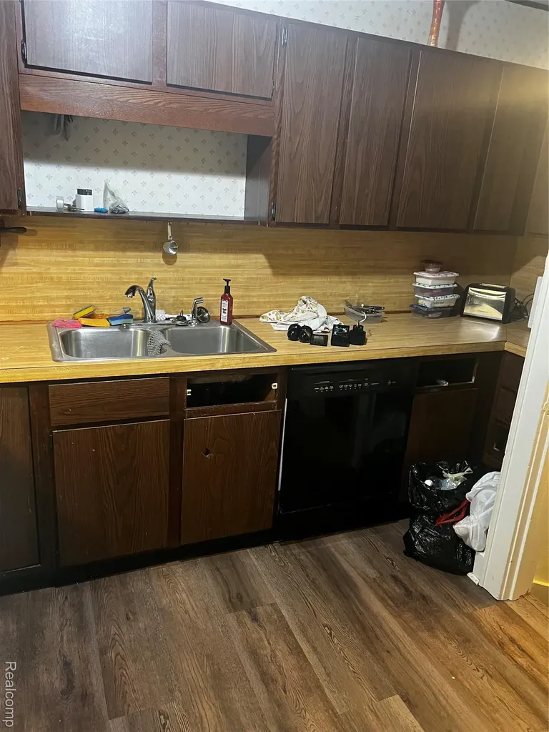 2064 Wyoming Avenue SW Wyoming City MI 49519