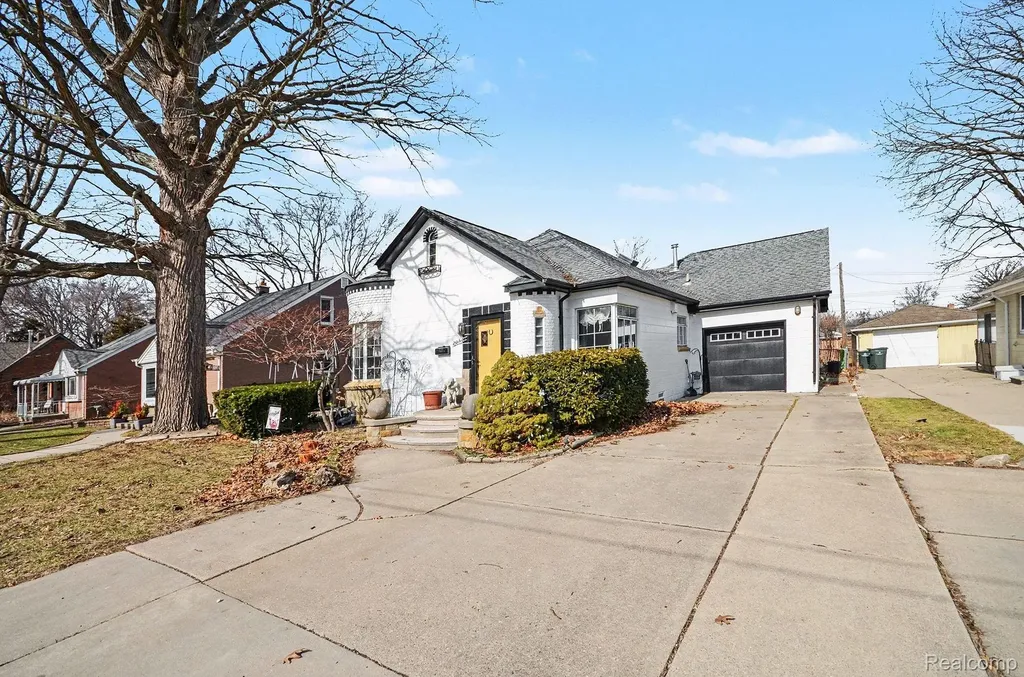 20501 Shady Lane Avenue St. Clair Shores City MI 48080