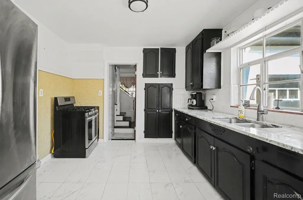 20501 Shady Lane Avenue St. Clair Shores City MI 48080