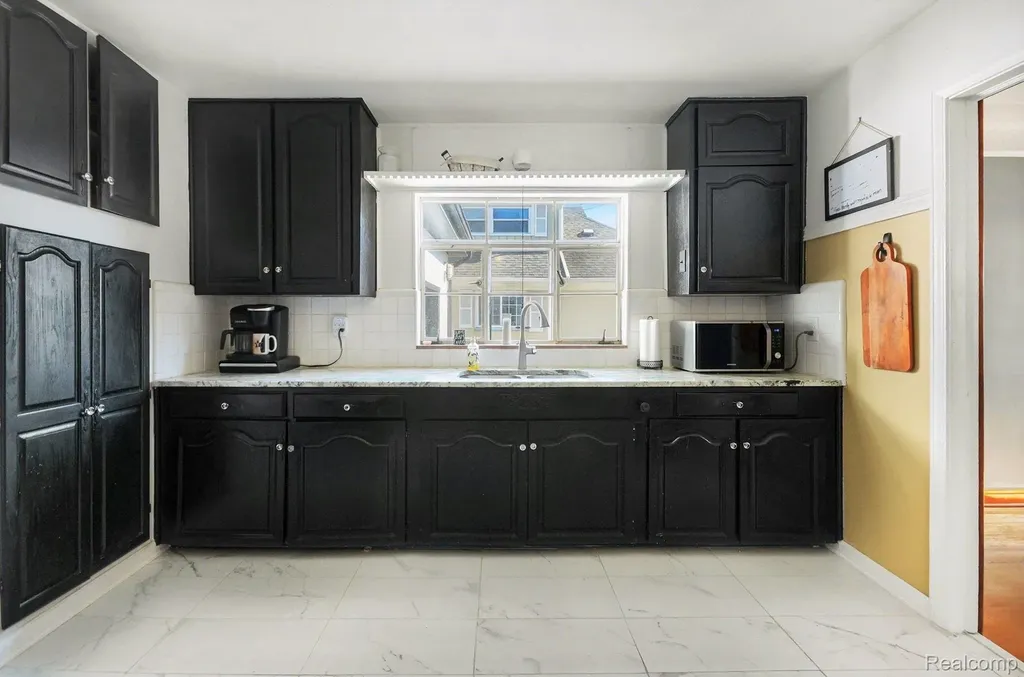 20501 Shady Lane Avenue St. Clair Shores City MI 48080