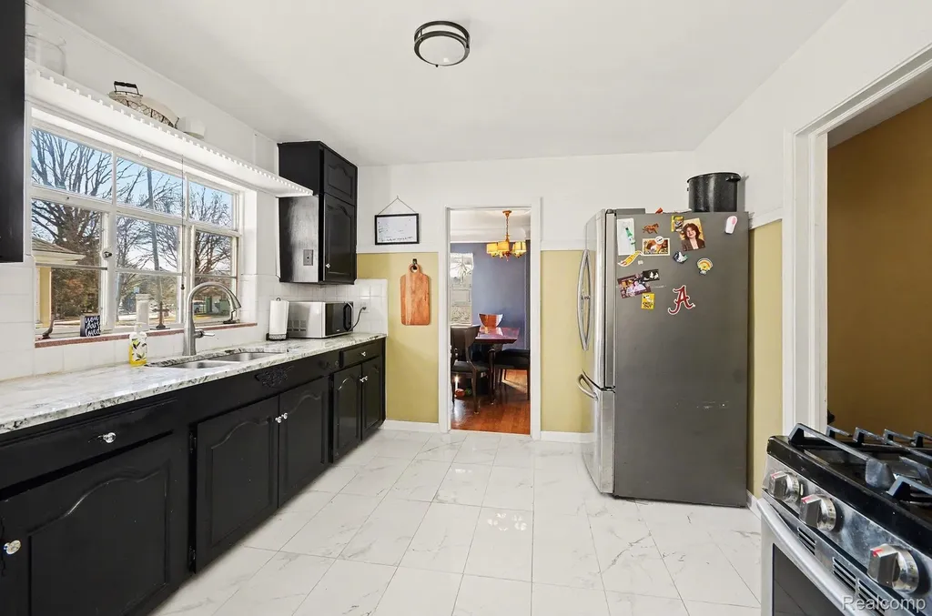 20501 Shady Lane Avenue St. Clair Shores City MI 48080