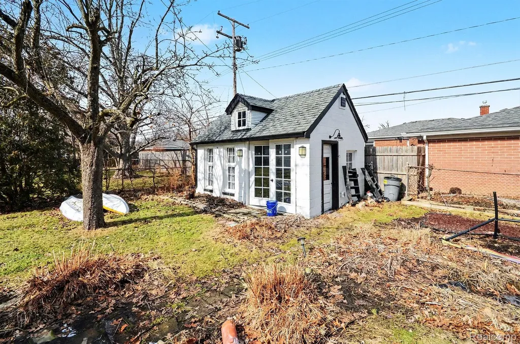 20501 Shady Lane Avenue St. Clair Shores City MI 48080