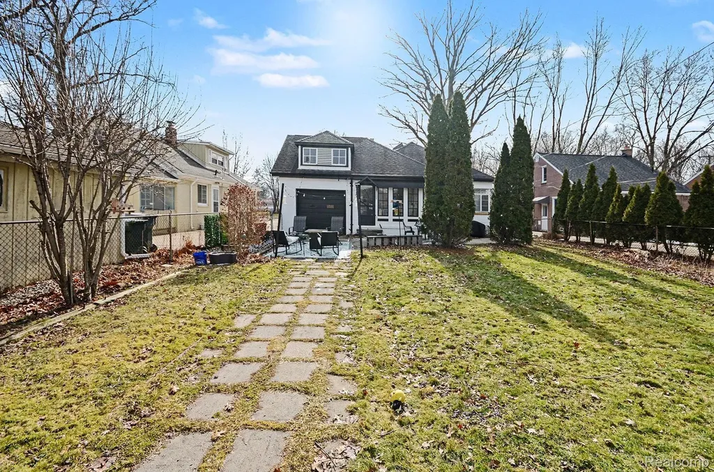 20501 Shady Lane Avenue St. Clair Shores City MI 48080