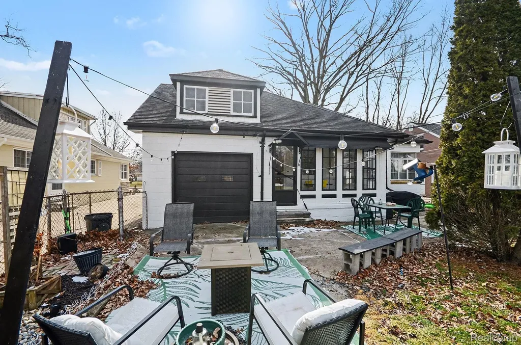 20501 Shady Lane Avenue St. Clair Shores City MI 48080