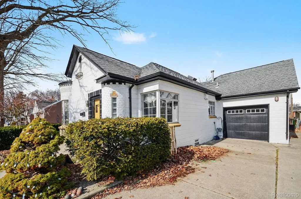 20501 Shady Lane Avenue St. Clair Shores City MI 48080