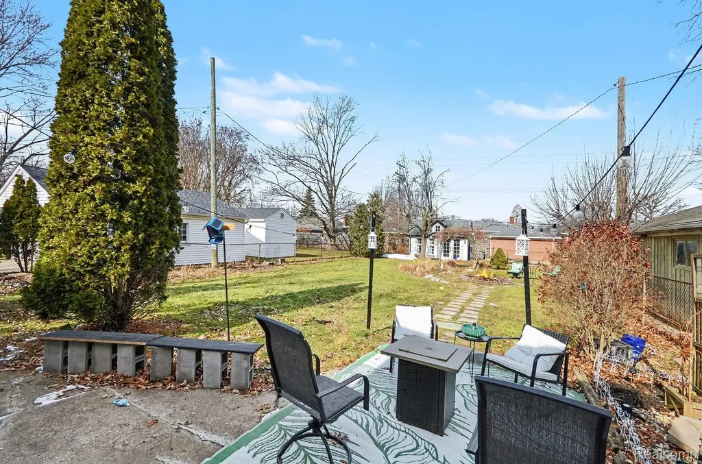 20501 Shady Lane Avenue St. Clair Shores City MI 48080