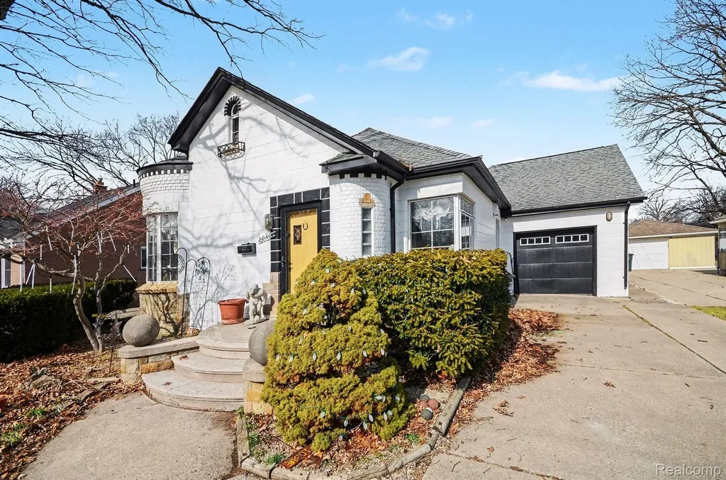 20501 Shady Lane Avenue St. Clair Shores City MI 48080