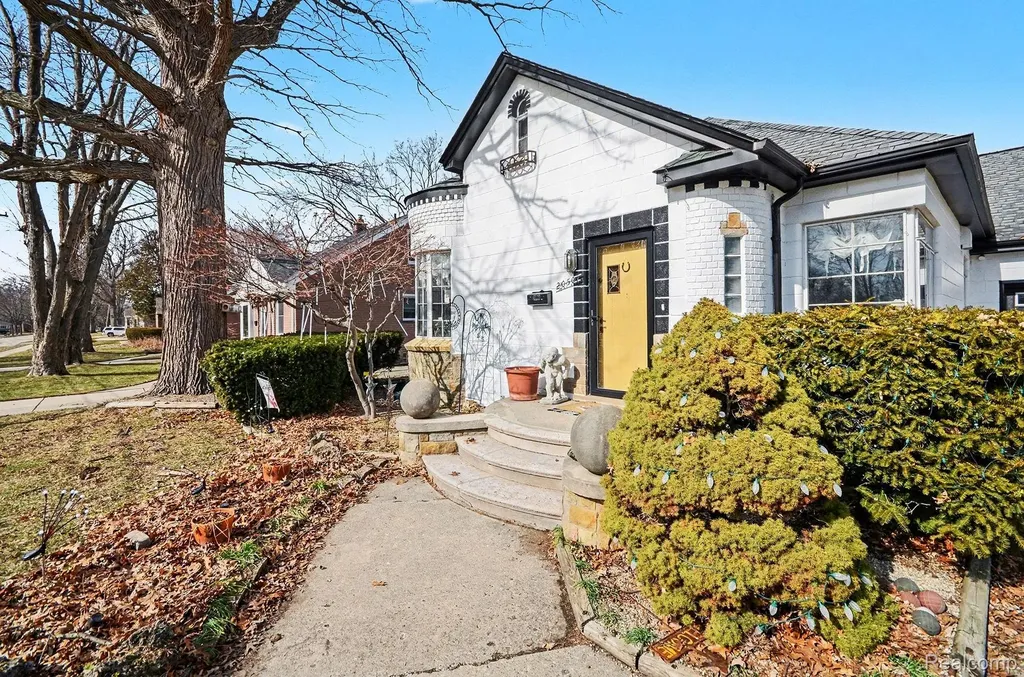 20501 Shady Lane Avenue St. Clair Shores City MI 48080