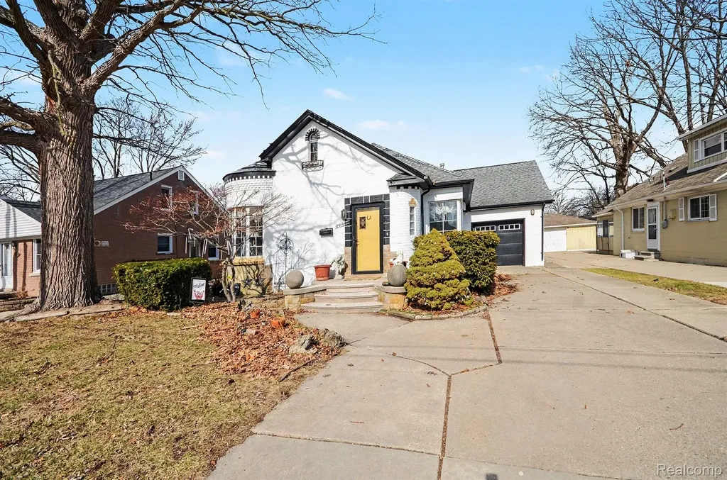 20501 Shady Lane Avenue St. Clair Shores City MI 48080