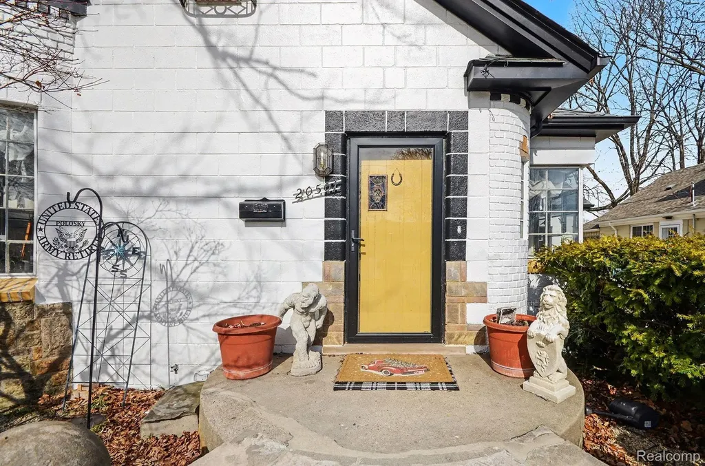 20501 Shady Lane Avenue St. Clair Shores City MI 48080
