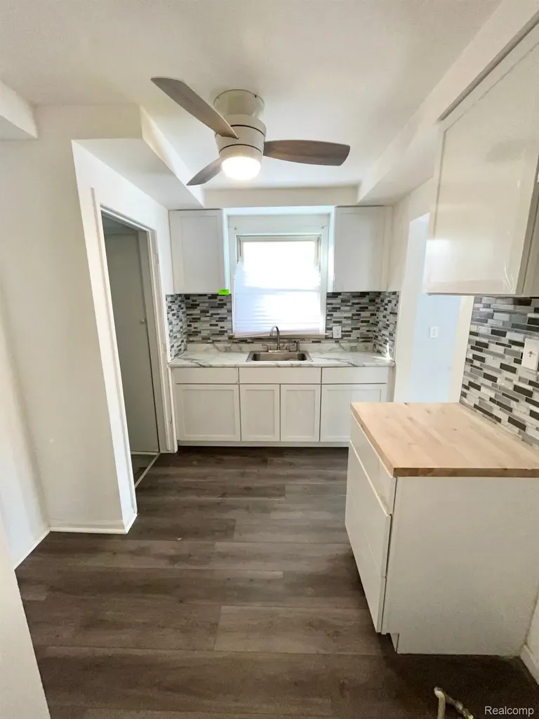 17076 Stricker Avenue Eastpointe City MI 48021