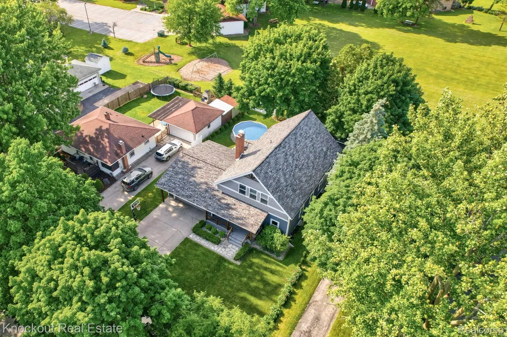 140 W Jefferson Street Frankenmuth City MI 48734