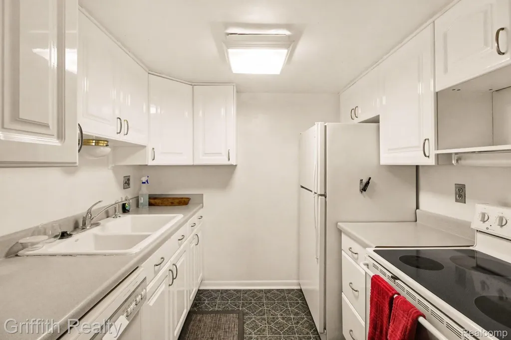 25231 Potomac Drive South Lyon City MI 48178