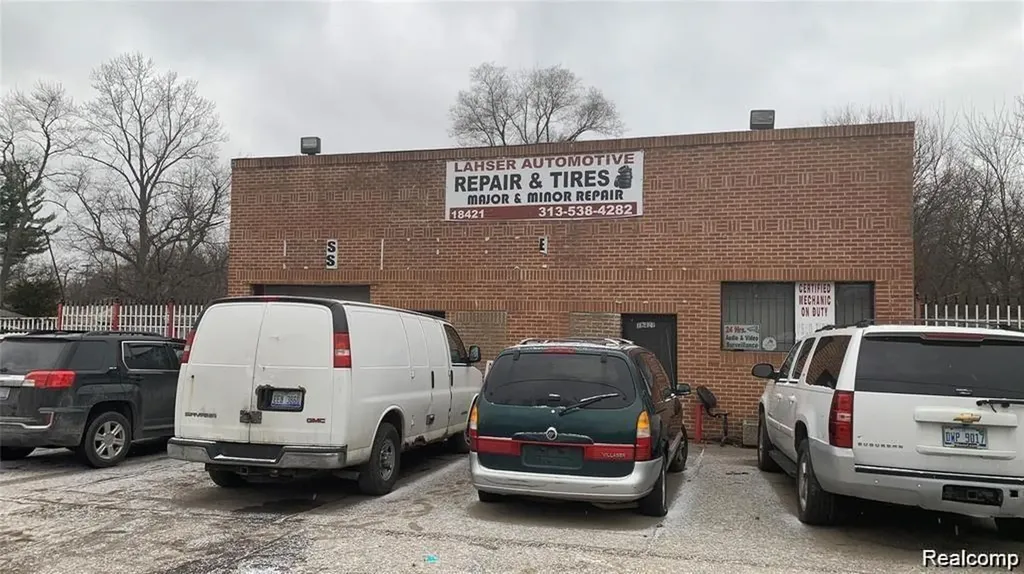 18421 Lahser Road Detroit City MI 48219