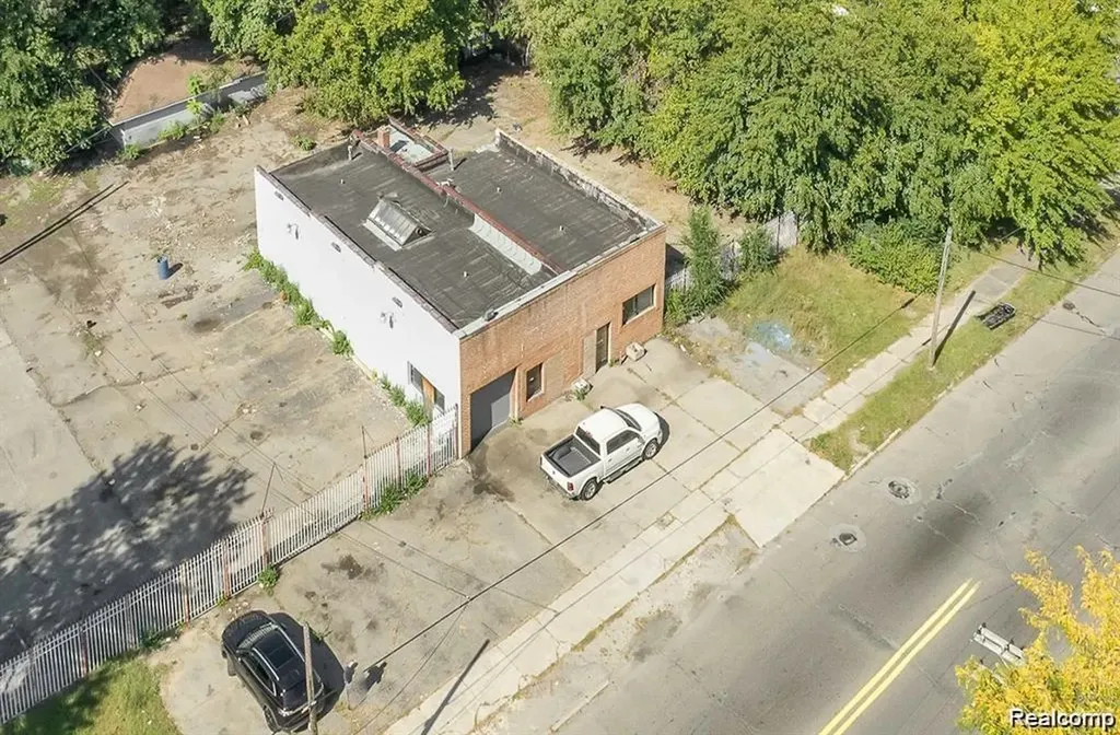 18421 Lahser Road Detroit City MI 48219