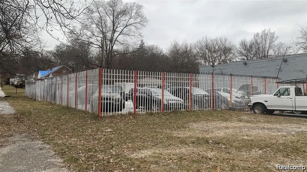 18421 Lahser Road Detroit City MI 48219