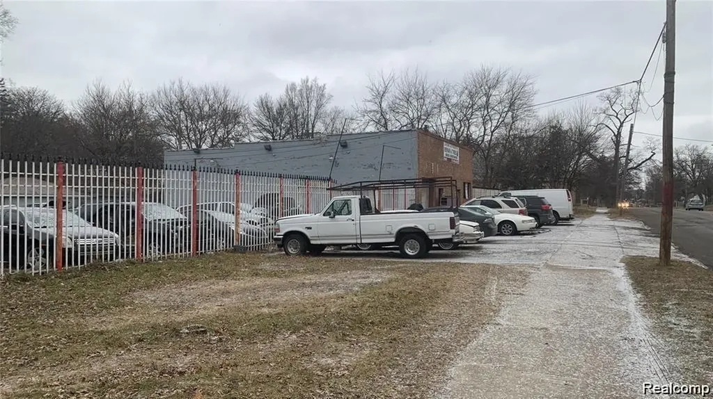 18421 Lahser Road Detroit City MI 48219
