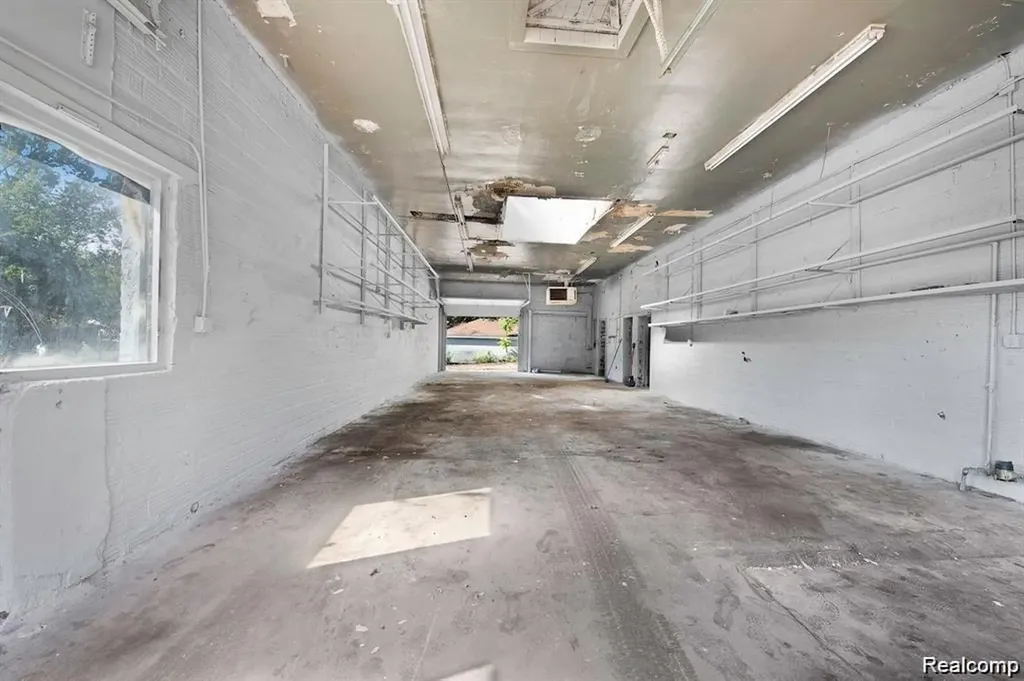 18421 Lahser Road Detroit City MI 48219