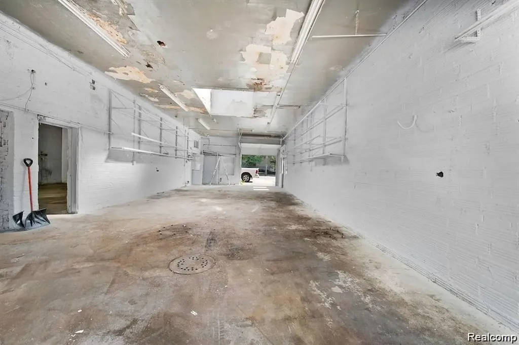 18421 Lahser Road Detroit City MI 48219