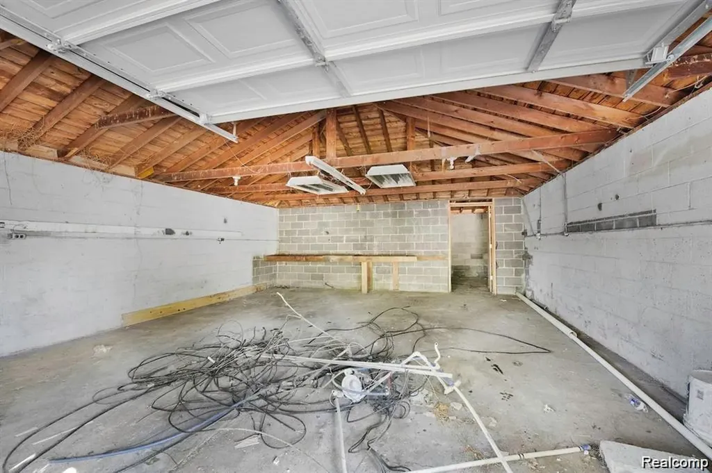 18421 Lahser Road Detroit City MI 48219