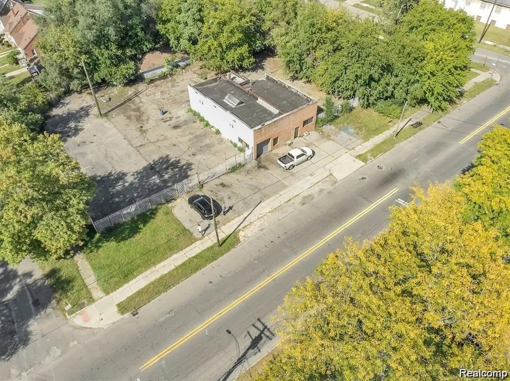 18421 Lahser Road Detroit City MI 48219