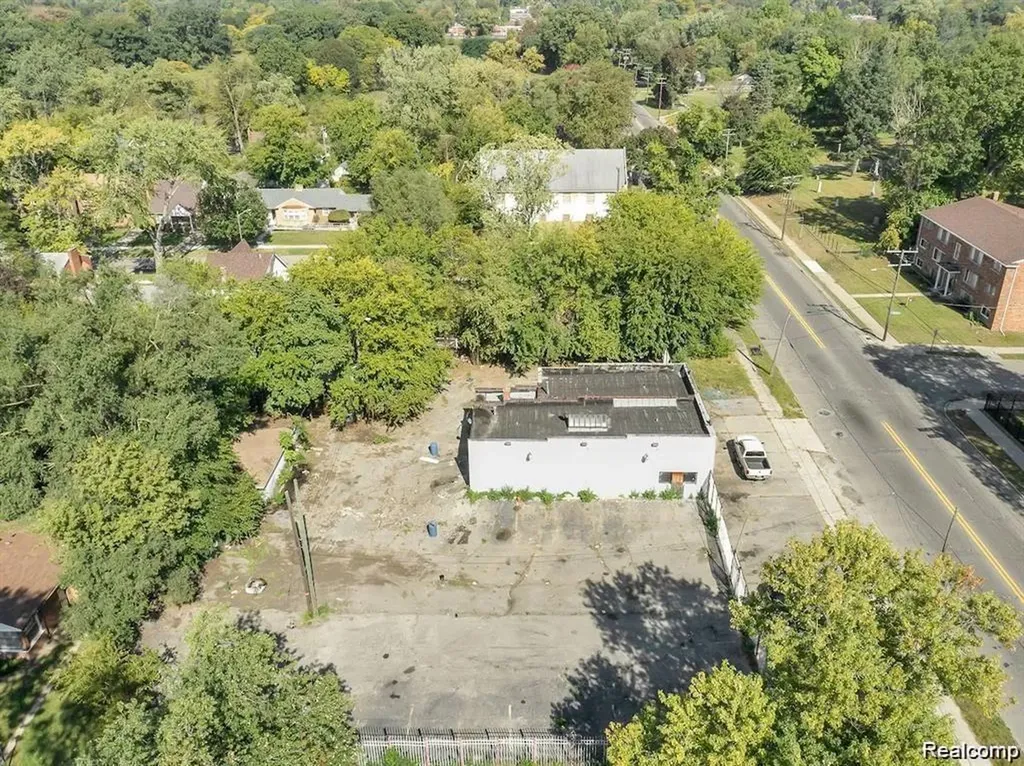 18421 Lahser Road Detroit City MI 48219