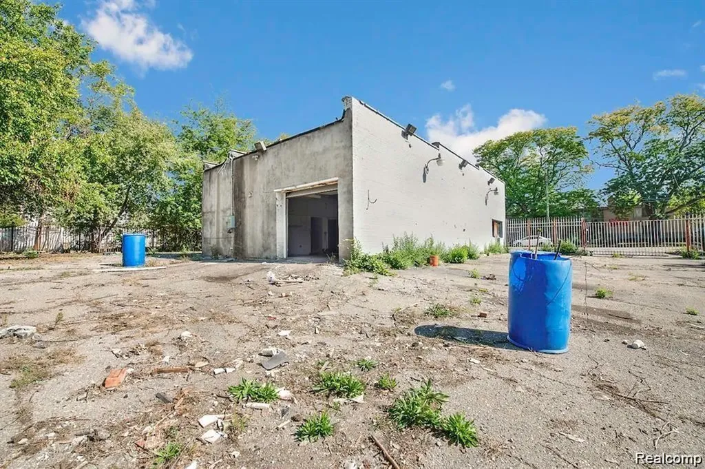 18421 Lahser Road Detroit City MI 48219