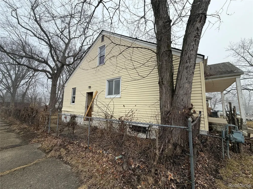 12705 Flanders Street Detroit City MI 48205
