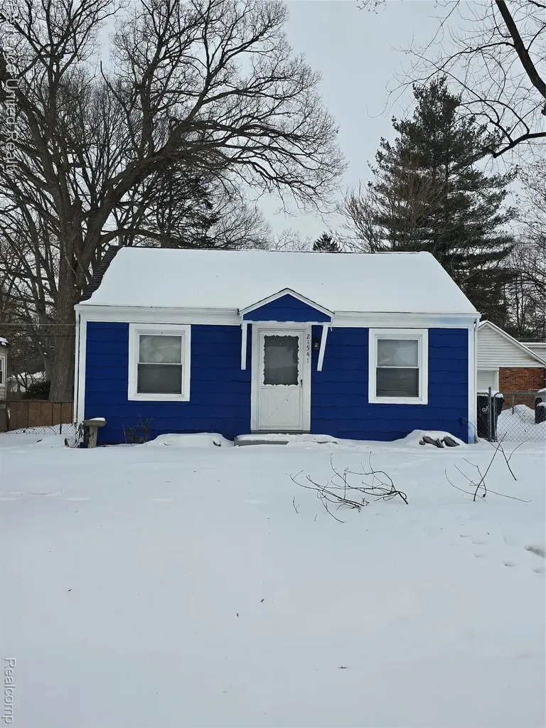 21541 Collingham Avenue Farmington City MI 48336