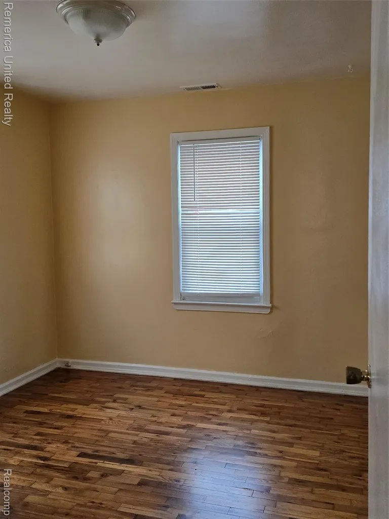 21541 Collingham Avenue Farmington City MI 48336