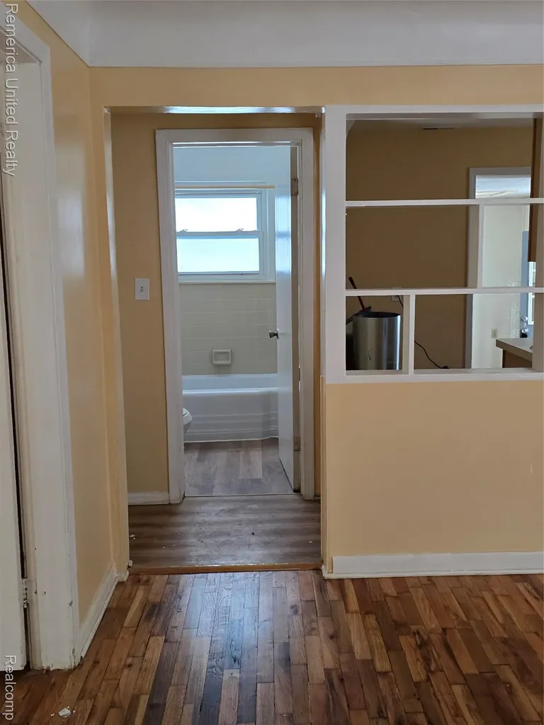 21541 Collingham Avenue Farmington City MI 48336