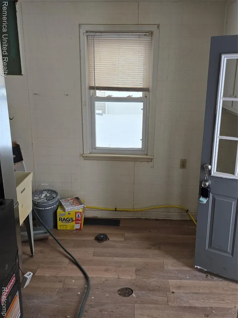 21541 Collingham Avenue Farmington City MI 48336