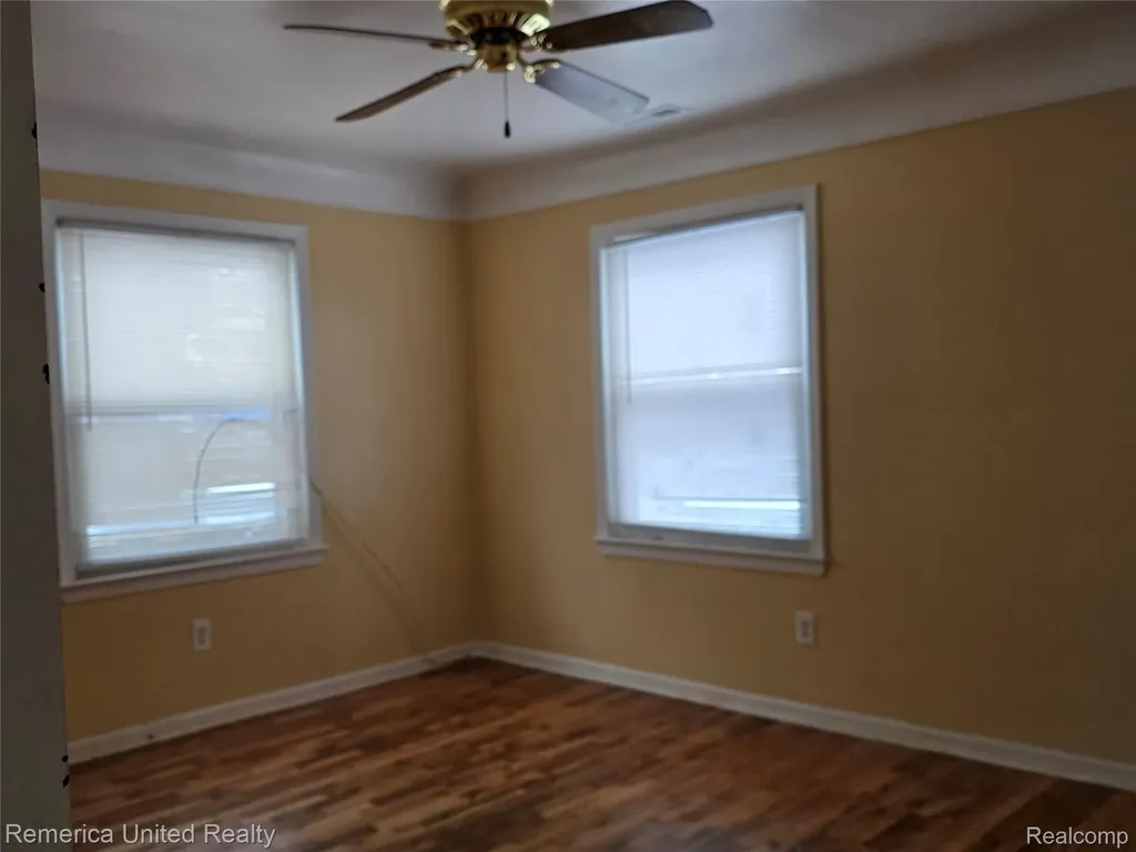 21541 Collingham Avenue Farmington City MI 48336