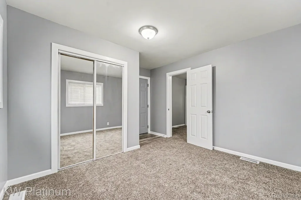 7527 Toepfer Road Warren City MI 48091