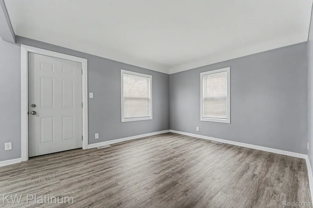 7527 Toepfer Road Warren City MI 48091