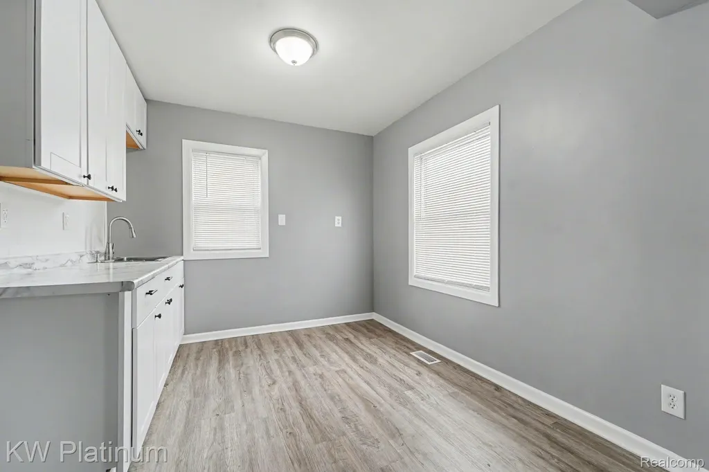 7527 Toepfer Road Warren City MI 48091