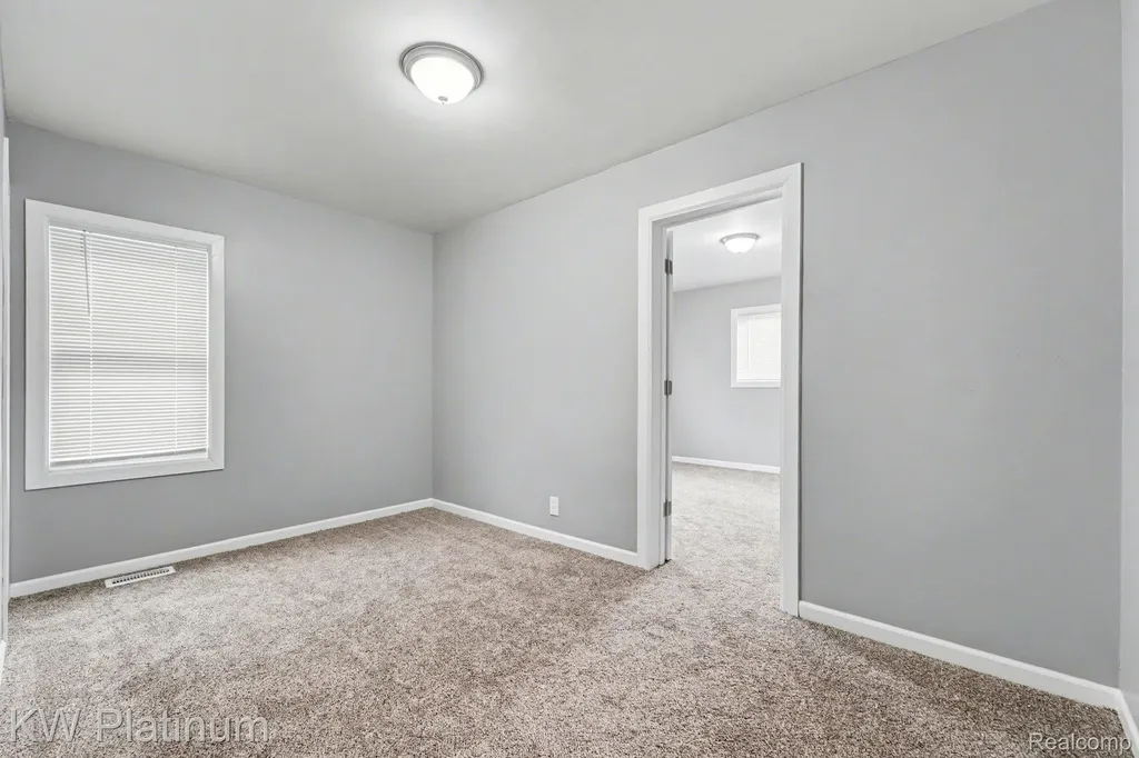 7527 Toepfer Road Warren City MI 48091