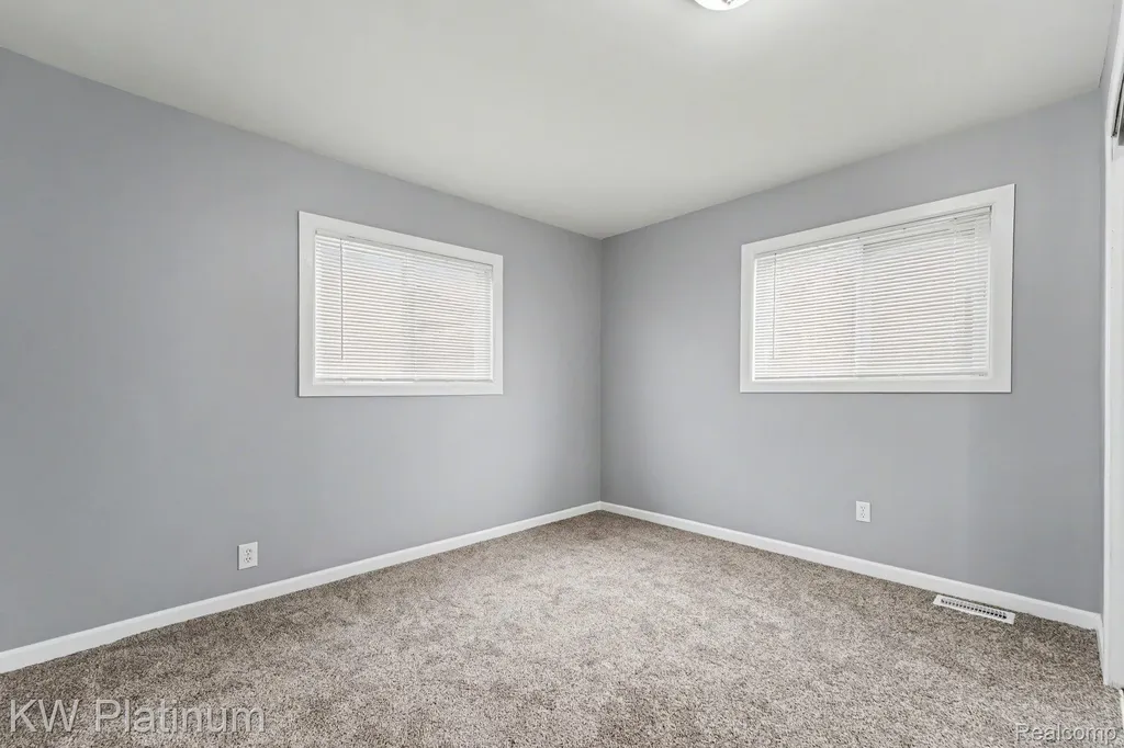7527 Toepfer Road Warren City MI 48091