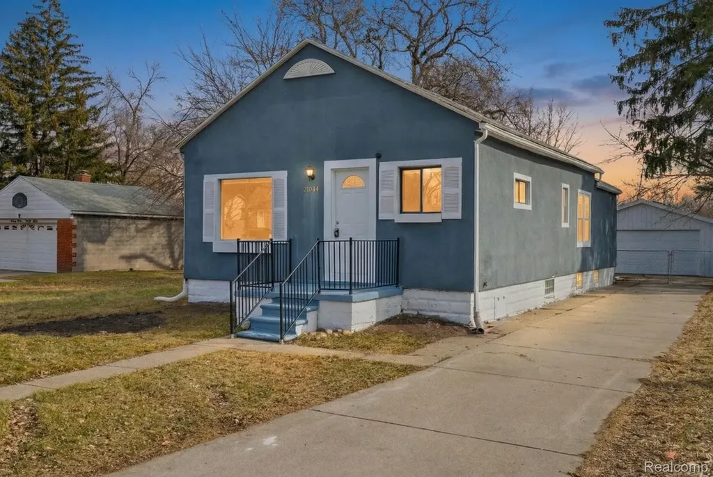 21044 Sunset Avenue Warren City MI 48091