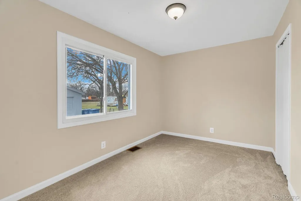 21044 Sunset Avenue Warren City MI 48091