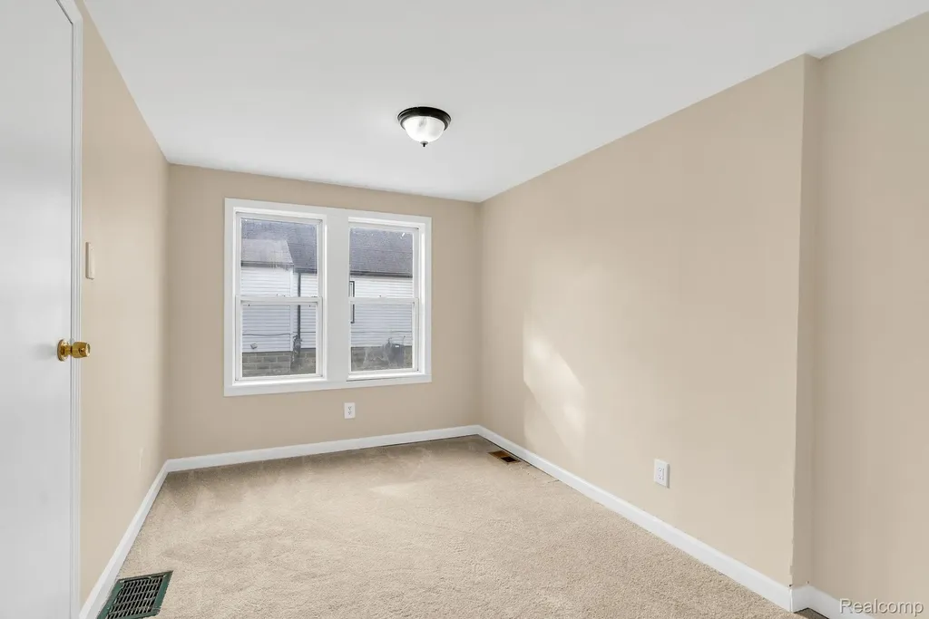 21044 Sunset Avenue Warren City MI 48091